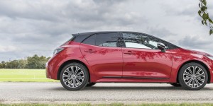 Beitragsbild des Blogbeitrags Der Toyota Corolla 2,0 VVT-i Hybrid im Test 