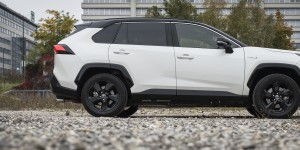 Beitragsbild des Blogbeitrags Der Toyota RAV4 2,5 Hybrid 2WD im Test!