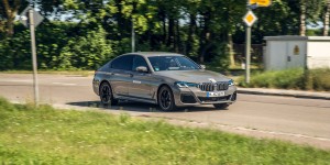 Beitragsbild des Blogbeitrags Testfahrt mit dem BMW 545e xDrive Prototypen! 