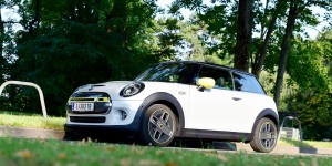 Beitragsbild des Blogbeitrags 2020 MINI Cooper SE im Test!