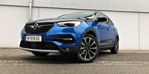 Beitragsbild des Blogbeitrags Der 301 PS starke Opel Grandland X Hybrid4 Ultimate im Test!