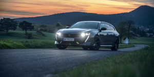 Beitragsbild des Blogbeitrags Der 360 PS starke Peugeot 508 SW PSE im Kurztest!