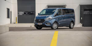 Beitragsbild des Blogbeitrags Der Ford Tourneo Custom (320 L1) PHEV 1,0 EcoBoost im Test!