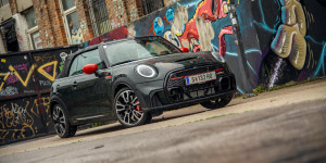 Beitragsbild des Blogbeitrags Das MINI John Cooper Works Cabrio im Schlechtwetter-Test!