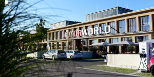 Beitragsbild des Blogbeitrags Motorworld München: Staunen, Schlemmen, Schlafen! 