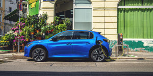Beitragsbild des Blogbeitrags Der Peugeot e-208 GT Pack im Test!