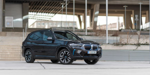 Beitragsbild des Blogbeitrags Der frisch geliftete 2022 BMW iX3 im Test! 