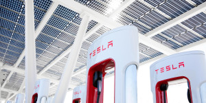 Beitragsbild des Blogbeitrags Tesla öffnet Supercharger für Fremdmarken in Österreich!