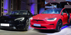 Beitragsbild des Blogbeitrags 2023 Tesla Model S Plaid & X Plaid im Erstkontakt! 