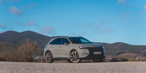 Beitragsbild des Blogbeitrags Der DS 7 E-Tense 4×4 360 Plug-in-Hybrid im Test!