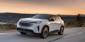 Beitragsbild des Blogbeitrags Der vollelektrische Peugeot E-3008 im 1. Test!