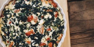 Beitragsbild des Blogbeitrags Spinat Schafskäse Quiche glutenfrei