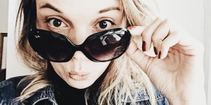 Beitragsbild des Blogbeitrags #1 Stories of my Life: Warum Lachen Sie? #inyourface 