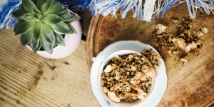 Beitragsbild des Blogbeitrags Glutenfreies Granola DIY – gesund in den Tag starten