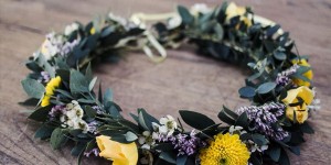 Beitragsbild des Blogbeitrags Crafttours ein Tag mit Blumen DIY – Lerne einen Blumenkranz zu machen! Anleitung 