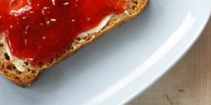 Beitragsbild des Blogbeitrags Kriecherlmarmelade mit Amaretto | + Aufstehtipps für Morgenmuffel 