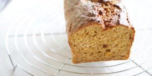 Beitragsbild des Blogbeitrags Bananenbrot mit Kürbis | ein Feuerwerk der Gewürze.