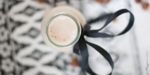 Beitragsbild des Blogbeitrags Selbstgemachte Haselnussmilch | + Wissenswertes zur Haselnuss.
