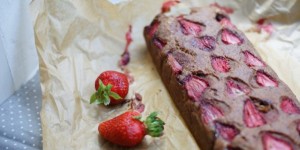 Beitragsbild des Blogbeitrags Erdbeermus-Kuchen mit Mohn | Von neuen Wänden und neuen Rezepten.