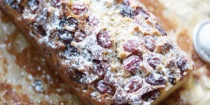 Beitragsbild des Blogbeitrags Karamelliger Weintraubenkuchen | von Kuchen-Underdogs.