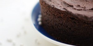 Beitragsbild des Blogbeitrags Glutenfreier Schoko-Avocadokuchen | bombastisch schokoladig!