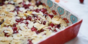 Beitragsbild des Blogbeitrags Saftige Cranberry-Schnitten | und eine klassische Kuchenanalogie zum Thema Liebe. 