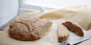 Beitragsbild des Blogbeitrags Walnussbrot aus Vollkornmehl | endlich wieder Brotduft!