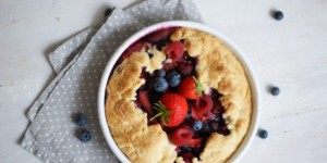 Beitragsbild des Blogbeitrags Sommerbeeren-Galette | von der Schwelle zum Sommer.