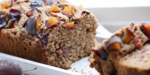 Beitragsbild des Blogbeitrags Veganer Zwetschgenkuchen mit Buchweizenmehl | in fremden Küchen abgeschaut.