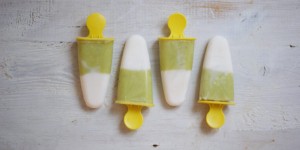 Beitragsbild des Blogbeitrags Vegane Tropsicles aus nur 4 Zutaten | super einfaches, selbstgemachtes Eis am Stil. 