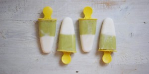 Beitragsbild des Blogbeitrags Vegane Tropsicles aus nur 4 Zutaten | super einfaches, selbstgemachtes Eis am Stil.