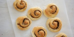 Beitragsbild des Blogbeitrags Walnussschnecken mit Salzkaramell | nach altem & neuem Rezept.