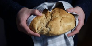 Beitragsbild des Blogbeitrags Einfaches Buttermilchbrot | Eine Anleitung zum Zeitvergeuden. 