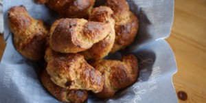 Beitragsbild des Blogbeitrags Slowcarb Müslikipferl | Ein Brunch ohne Brot? Undenkbar.