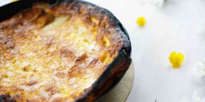 Beitragsbild des Blogbeitrags Dutch Baby mit karamellisierten Birnen | darum solltest du Frühstücken lieben lernen 