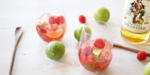 Beitragsbild des Blogbeitrags Himbeer-Caipirinha | Mädlsdrinks für Puristen [sponsored] 