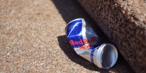 Beitragsbild des Blogbeitrags verleiht red bull rechtsextremen flügel?