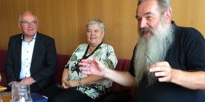 Beitragsbild des Blogbeitrags das pressegespräch zu ali wajid zum nachsehen