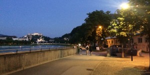 Beitragsbild des Blogbeitrags treibgut im spülsand der salzach