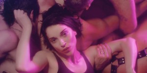 Beitragsbild des Blogbeitrags Kammerflimmern 39 – Video-Round-Up mit ♥ und Gang Of Four, St. Vincent u.a.