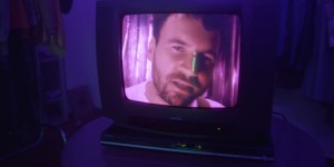 Beitragsbild des Blogbeitrags Kammerflimmern 52 – Video-Round-Up mit ♥ und FEWS, Disq u.a.