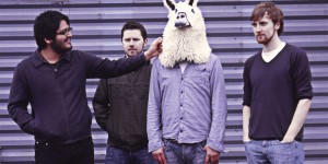 Beitragsbild des Blogbeitrags Plastic Animals – Ghosts. Atmosphärischer Sludge-Rock.