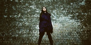 Beitragsbild des Blogbeitrags PJ Harvey meldet sich mit „The Wheel“ zurück.