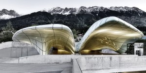 Beitragsbild des Blogbeitrags Eine Löwin unter Wölfen. Zaha Hadid.