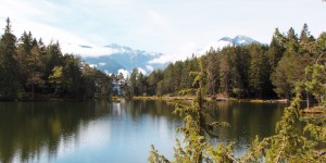 Beitragsbild des Blogbeitrags Wandern mit Kindern in der bunten Jahreszeit