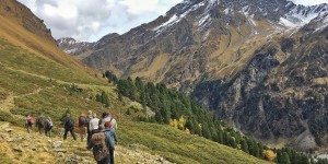 Beitragsbild des Blogbeitrags Wildbeobachtung im Lüsenstal: Fette Gämsen und fastende Murmeltiere 