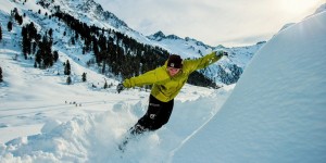 Beitragsbild des Blogbeitrags Wellenreiten im Pulverschnee, juche!