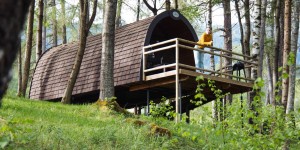 Beitragsbild des Blogbeitrags Übernachtung im Luxus-Baumhaus am Natterer See