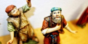 Beitragsbild des Blogbeitrags Tiroler Krippenbaukunst: Von Figurenschnitzern und Fassmalern