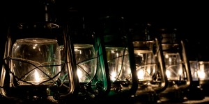 Beitragsbild des Blogbeitrags Licht und Schatten: Laternenwanderung Oberperfuss